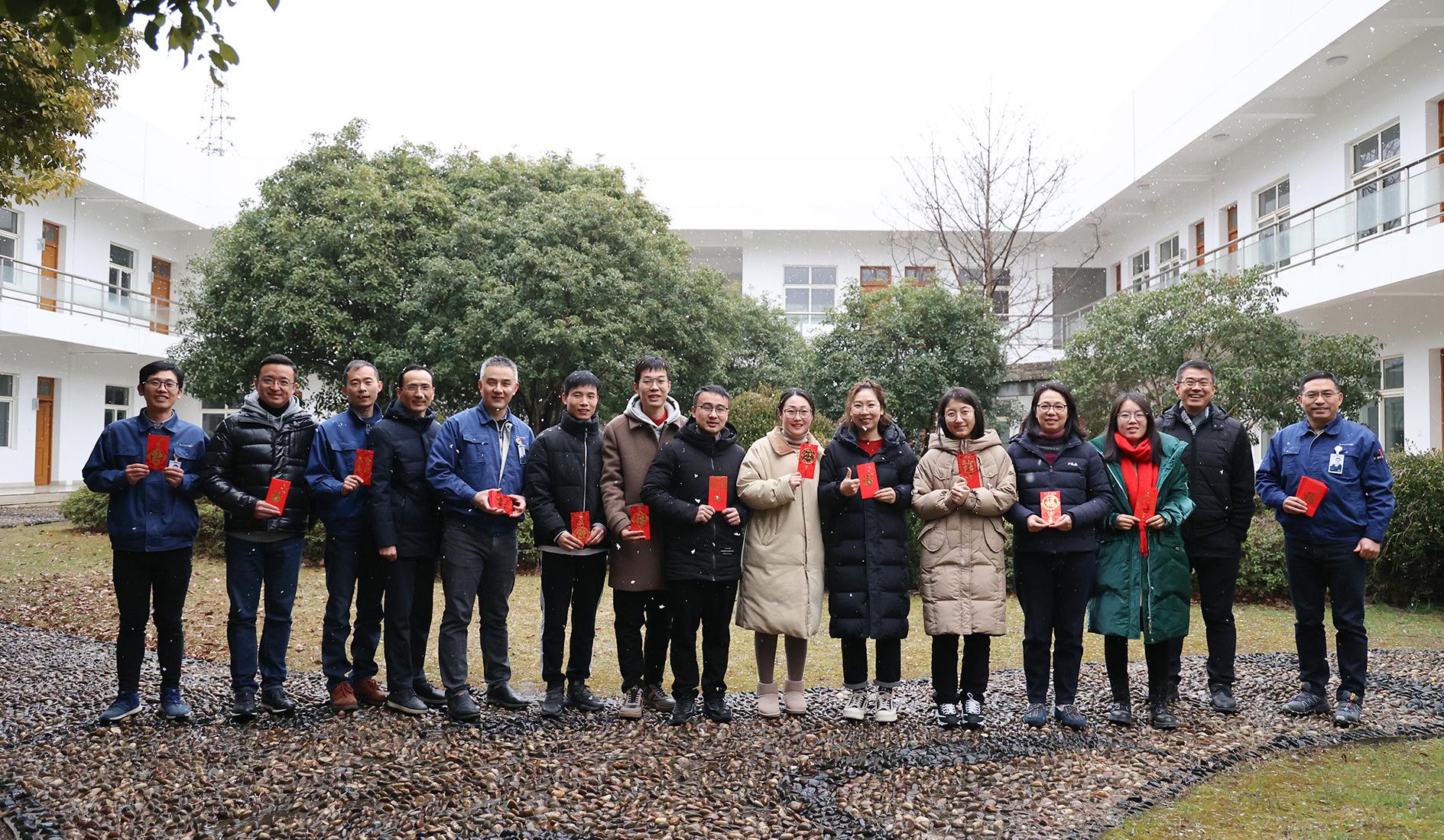 瑞雪兆豐年！虎力全開，開工大吉！